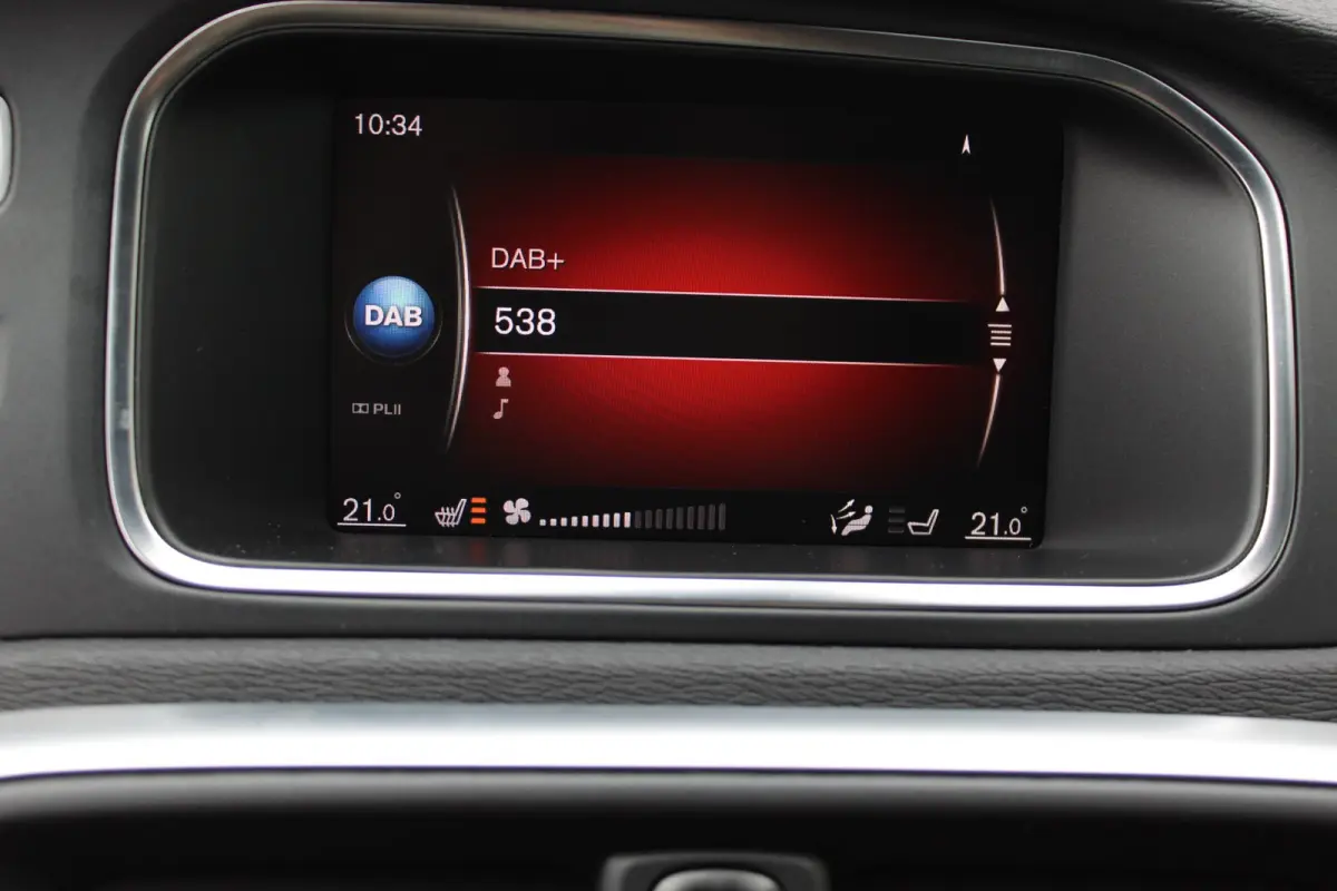 1.5 T3 Polar+ Sport R-Design / Navigatie / Camera / Parkeersensoren / Harman-Kardon / Keyless / Panorama / Stoelverwarmd / Alcantara / LED