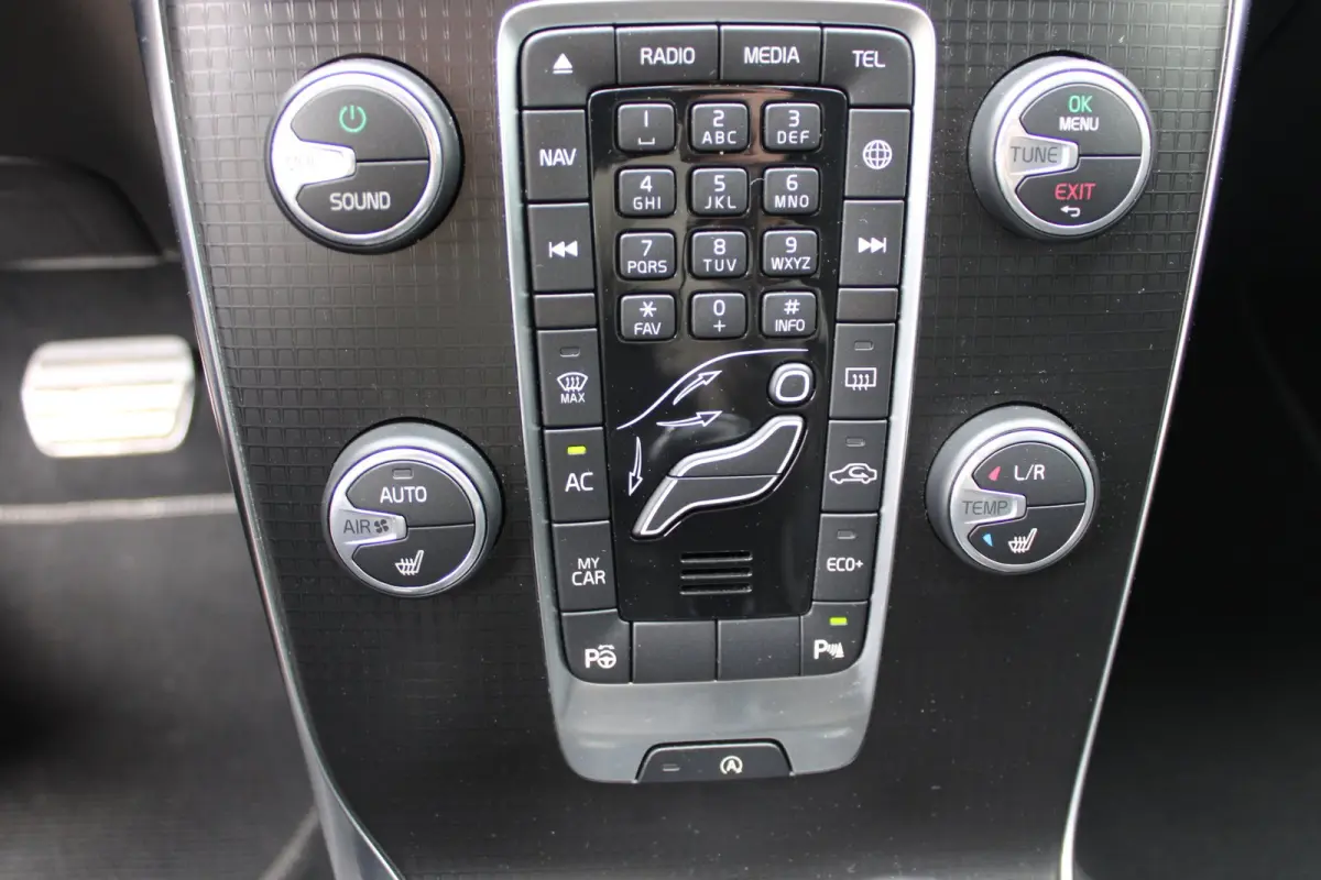 1.5 T3 Polar+ Sport R-Design / Navigatie / Camera / Parkeersensoren / Harman-Kardon / Keyless / Panorama / Stoelverwarmd / Alcantara / LED