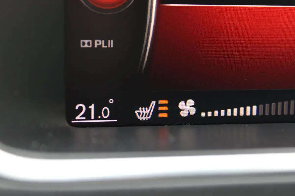 1.5 T3 Polar+ Sport R-Design / Navigatie / Camera / Parkeersensoren / Harman-Kardon / Keyless / Panorama / Stoelverwarmd / Alcantara / LED