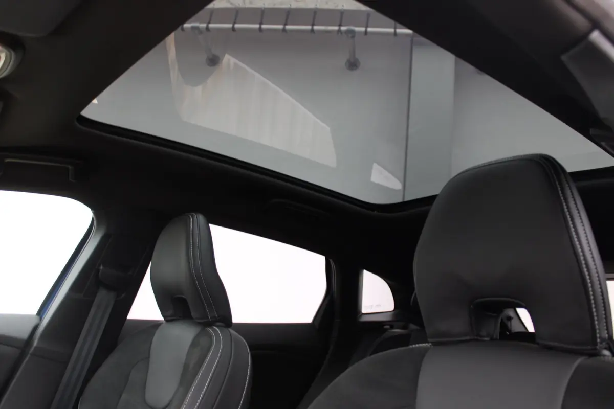 1.5 T3 Polar+ Sport R-Design / Navigatie / Camera / Parkeersensoren / Harman-Kardon / Keyless / Panorama / Stoelverwarmd / Alcantara / LED