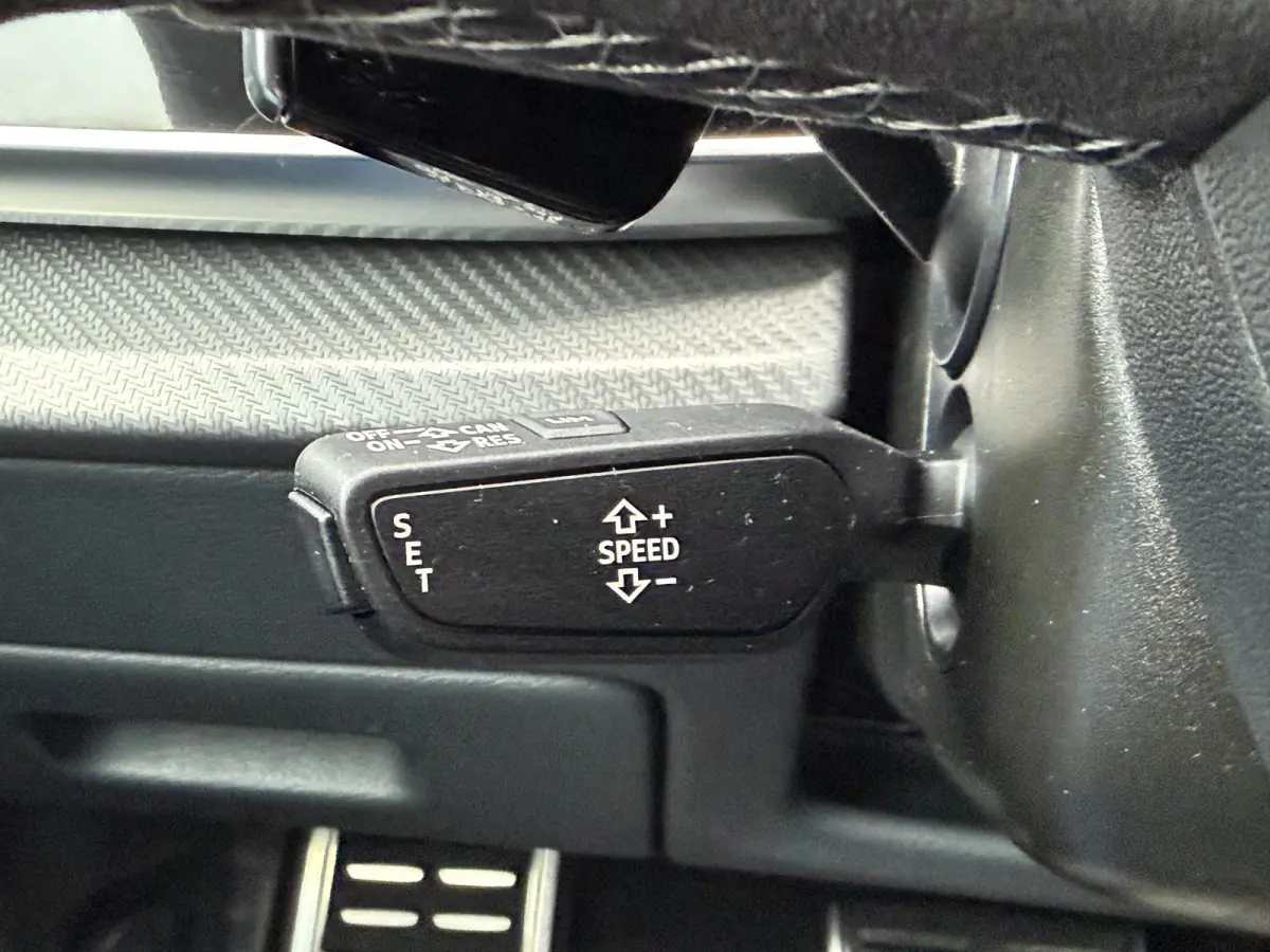 RS 4.0 TFSI RS Q8 quattro | Akrapovic | RS Dynamic | Panoramdak | Bang & Olufsen Advanced | Head-Up | 3D Camera |