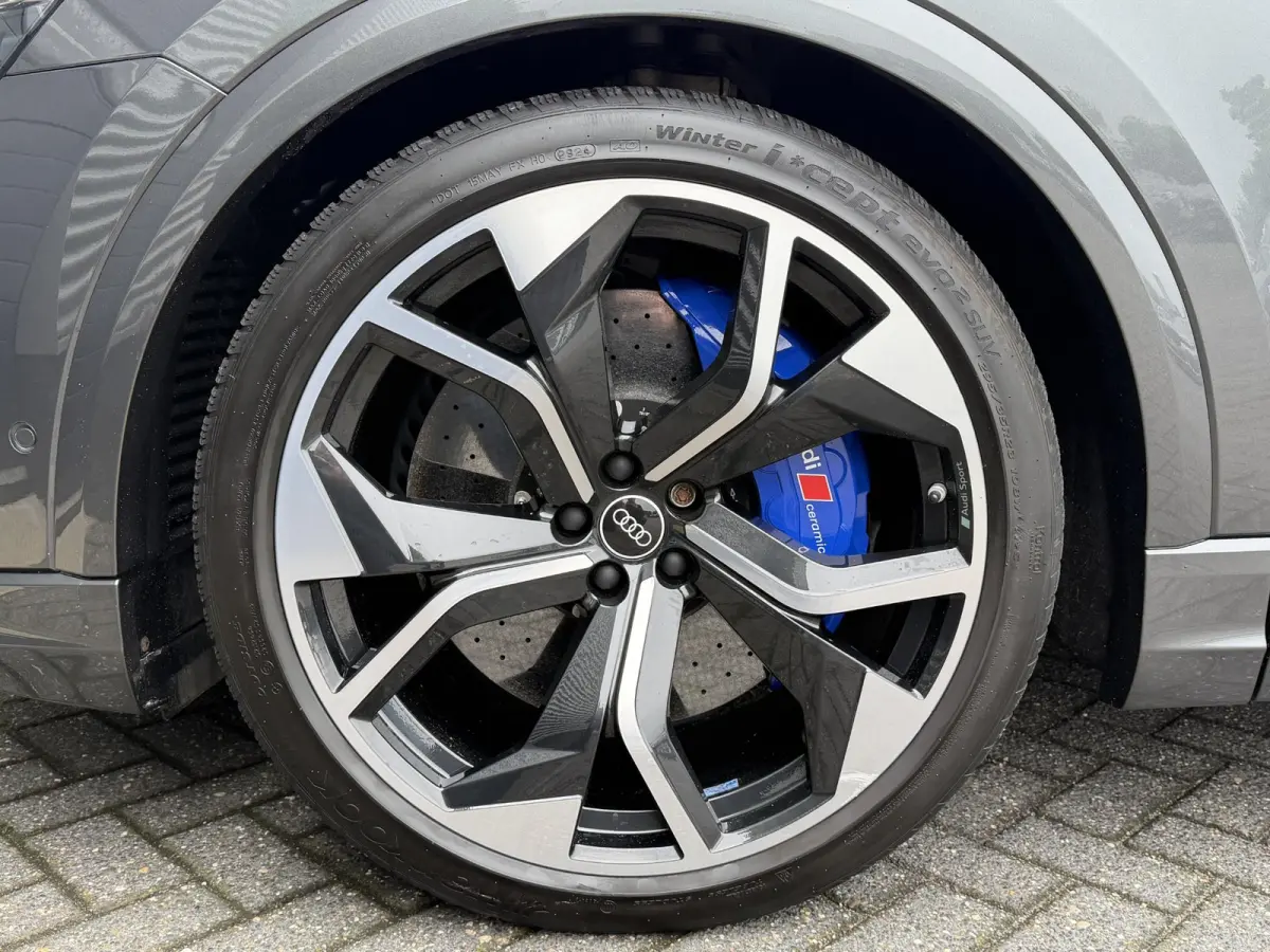 RS 4.0 TFSI RS Q8 quattro | Akrapovic | RS Dynamic | Panoramdak | Bang & Olufsen Advanced | Head-Up | 3D Camera |
