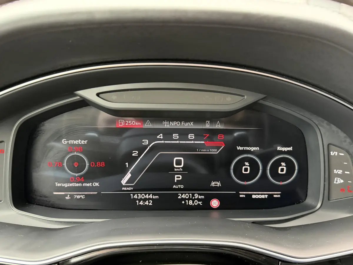 RS 4.0 TFSI RS Q8 quattro | Akrapovic | RS Dynamic | Panoramdak | Bang & Olufsen Advanced | Head-Up | 3D Camera |