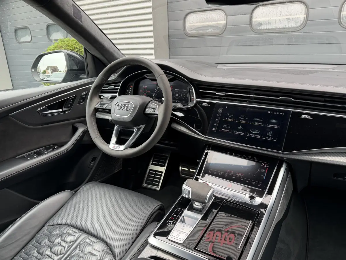 RS 4.0 TFSI RS Q8 quattro | Akrapovic | RS Dynamic | Panoramdak | Bang & Olufsen Advanced | Head-Up | 3D Camera |