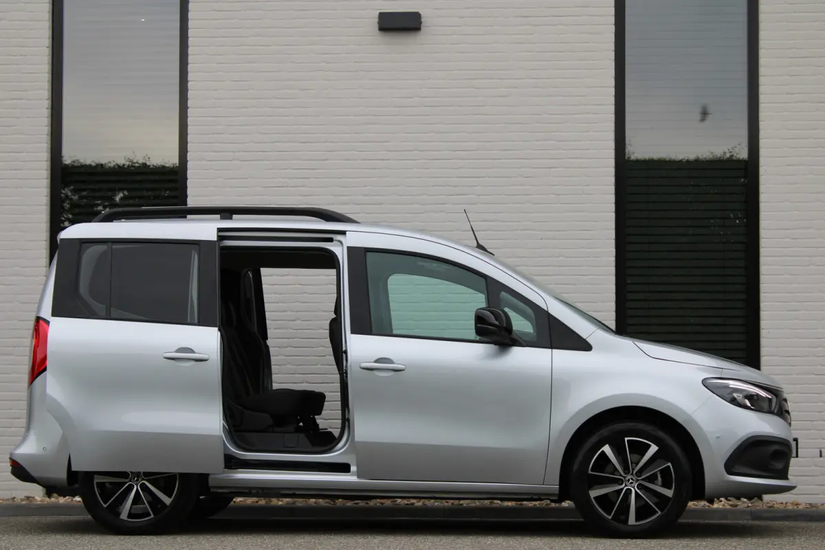Tourer 200 Aut / Exclusive / Leer / Stoelverw / 360 Camera / Vol Opties / NIEUWSTAAT