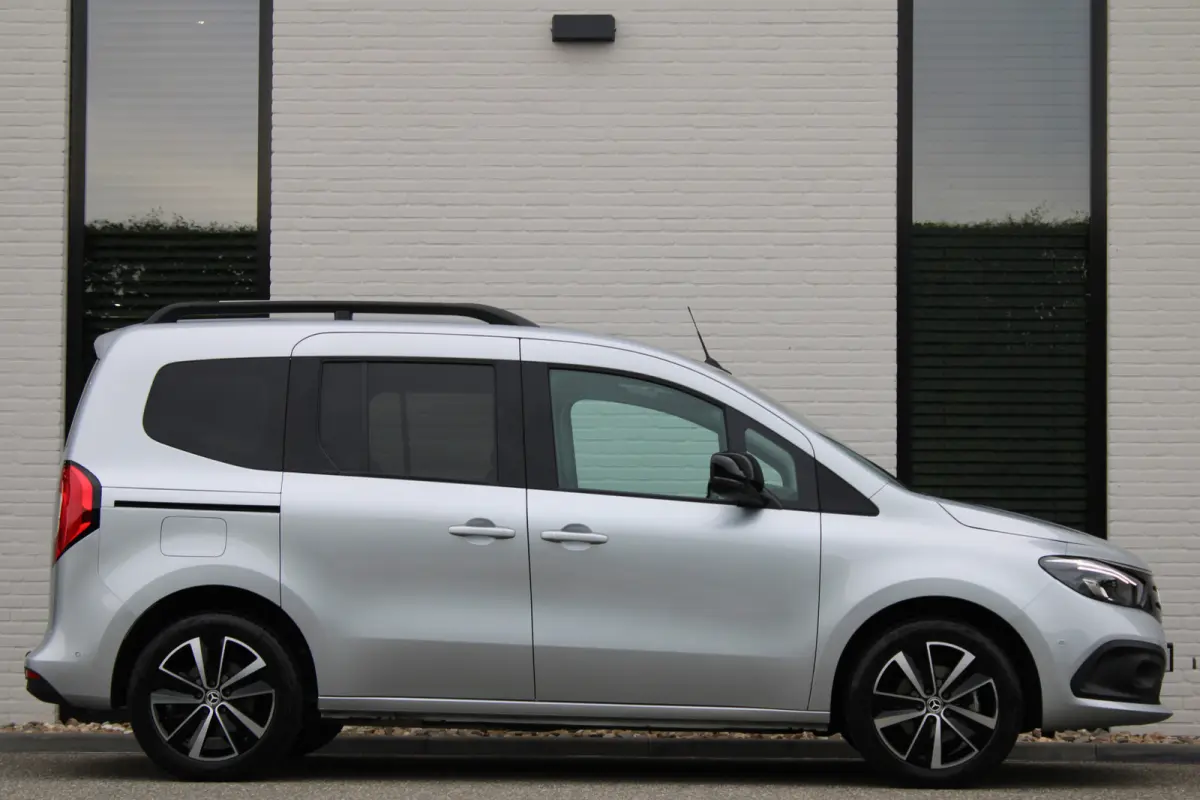 Tourer 200 Aut / Exclusive / Leer / Stoelverw / 360 Camera / Vol Opties / NIEUWSTAAT