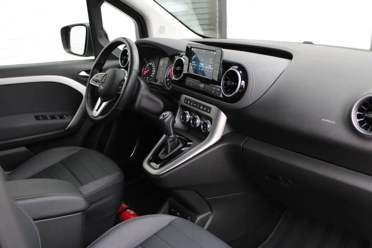 Tourer 200 Aut / Exclusive / Leer / Stoelverw / 360 Camera / Vol Opties / NIEUWSTAAT