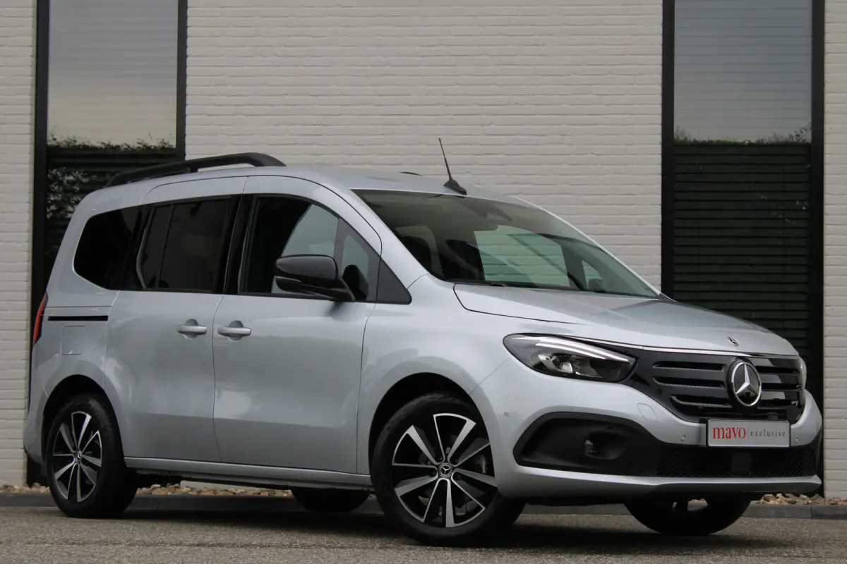 Tourer 200 Aut / Exclusive / Leer / Stoelverw / 360 Camera / Vol Opties / NIEUWSTAAT
