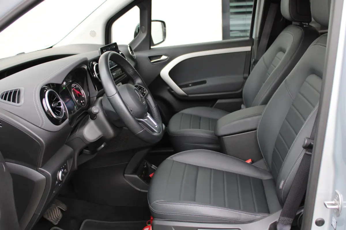 Tourer 200 Aut / Exclusive / Leer / Stoelverw / 360 Camera / Vol Opties / NIEUWSTAAT