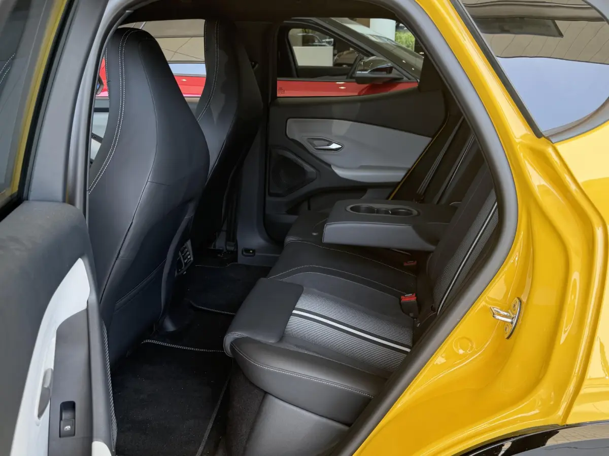 Extended Range RWD 77 kWh | €3500 Ford Voordeel | Elek. trekhaak | Warmtepomp | 21 inch LMV | Adaptieve Cruise Control | Elek. stoel met memory | Frunk Organizer |