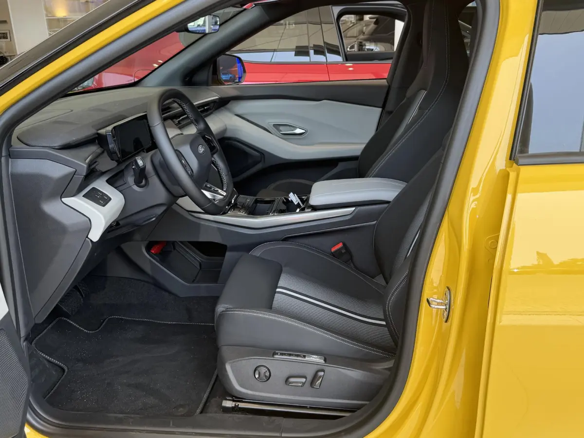Extended Range RWD 77 kWh | €3500 Ford Voordeel | Elek. trekhaak | Warmtepomp | 21 inch LMV | Adaptieve Cruise Control | Elek. stoel met memory | Frunk Organizer |