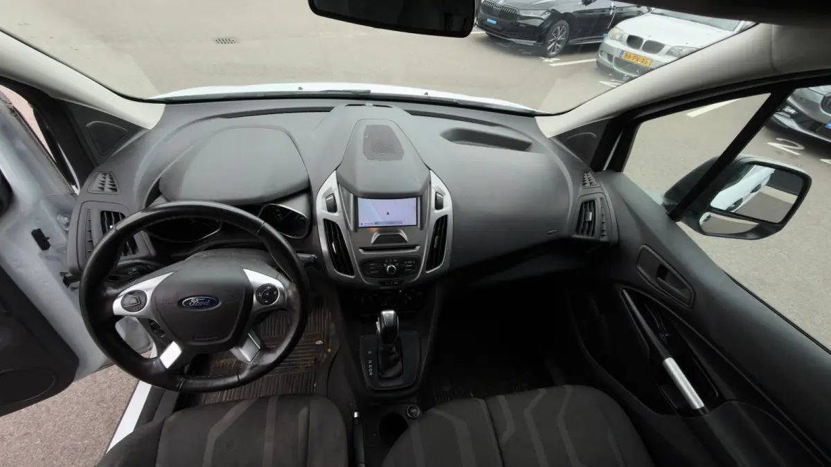 1.5 TDCI L1 Trend HP | Achteruitrijcamera | Cruise control en lederen stuurwiel | Lichtmetalen velgen 16"
