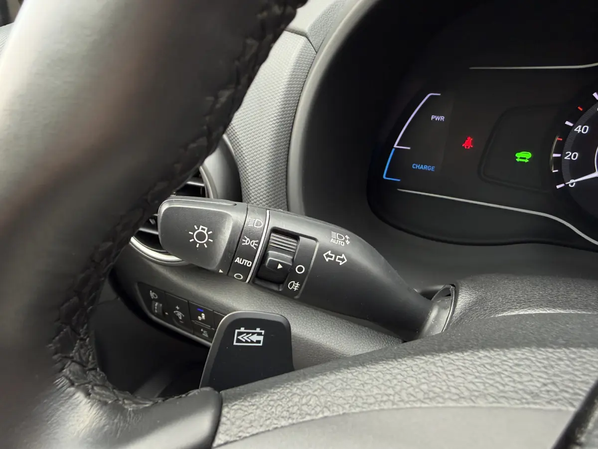 EV Premium 64 kWh / Warmtepomp / Keyless / Stoelverw. + ventilatie / HU-display