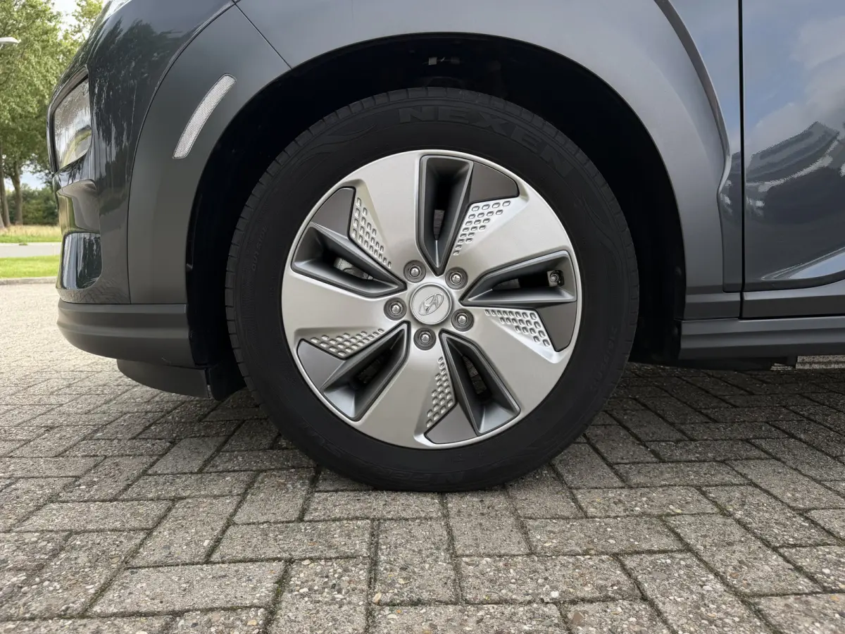 EV Premium 64 kWh / Warmtepomp / Keyless / Stoelverw. + ventilatie / HU-display