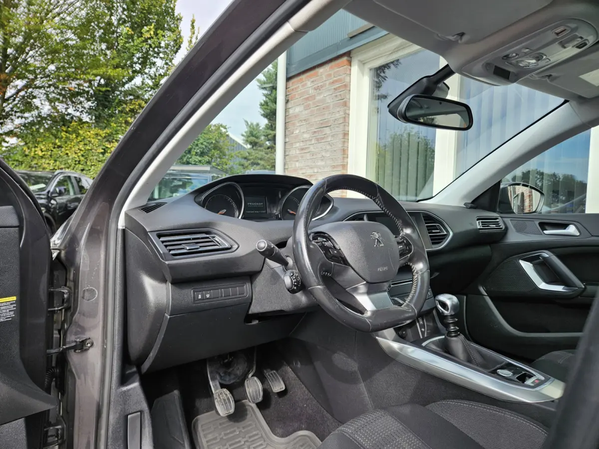 1.2 PureTech Allure Trekhaak! Revisie Motor! LED! Carplay! Panoramadak!