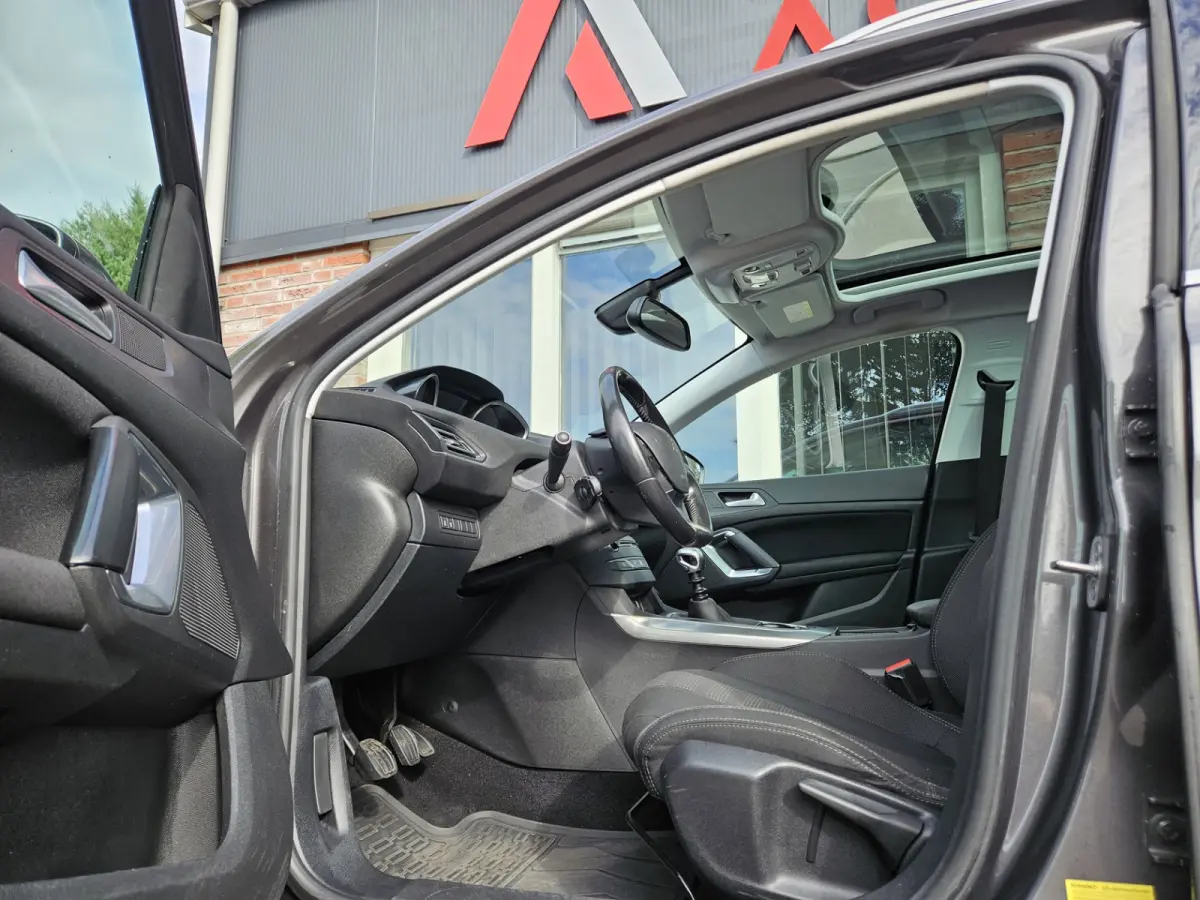 1.2 PureTech Allure Trekhaak! Revisie Motor! LED! Carplay! Panoramadak!