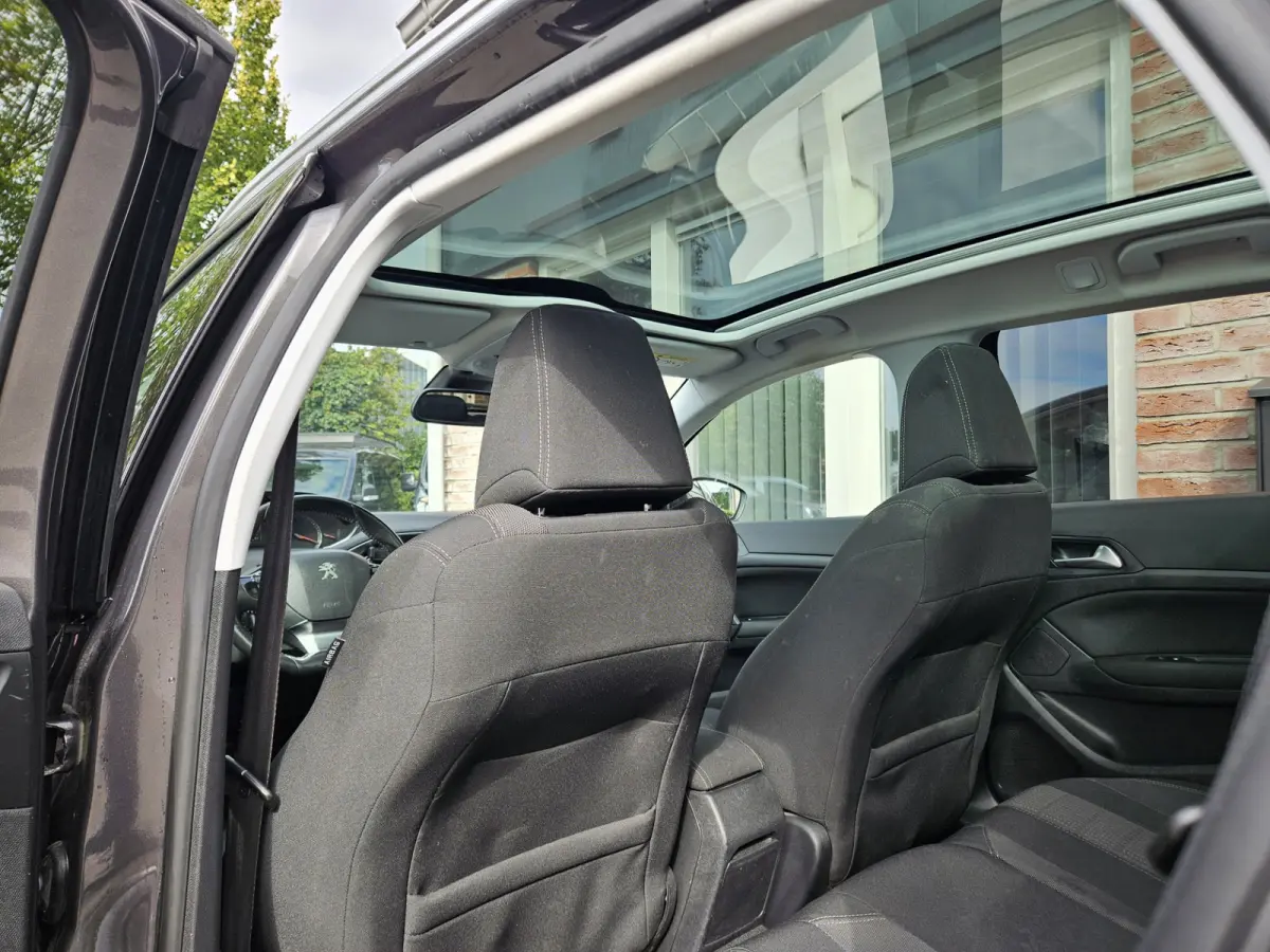 1.2 PureTech Allure Trekhaak! Revisie Motor! LED! Carplay! Panoramadak!