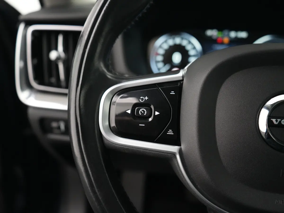 T6 Recharge AWD Inscription | Achterbank verwarmd | Achteruitrijcamera | Audio installatie
