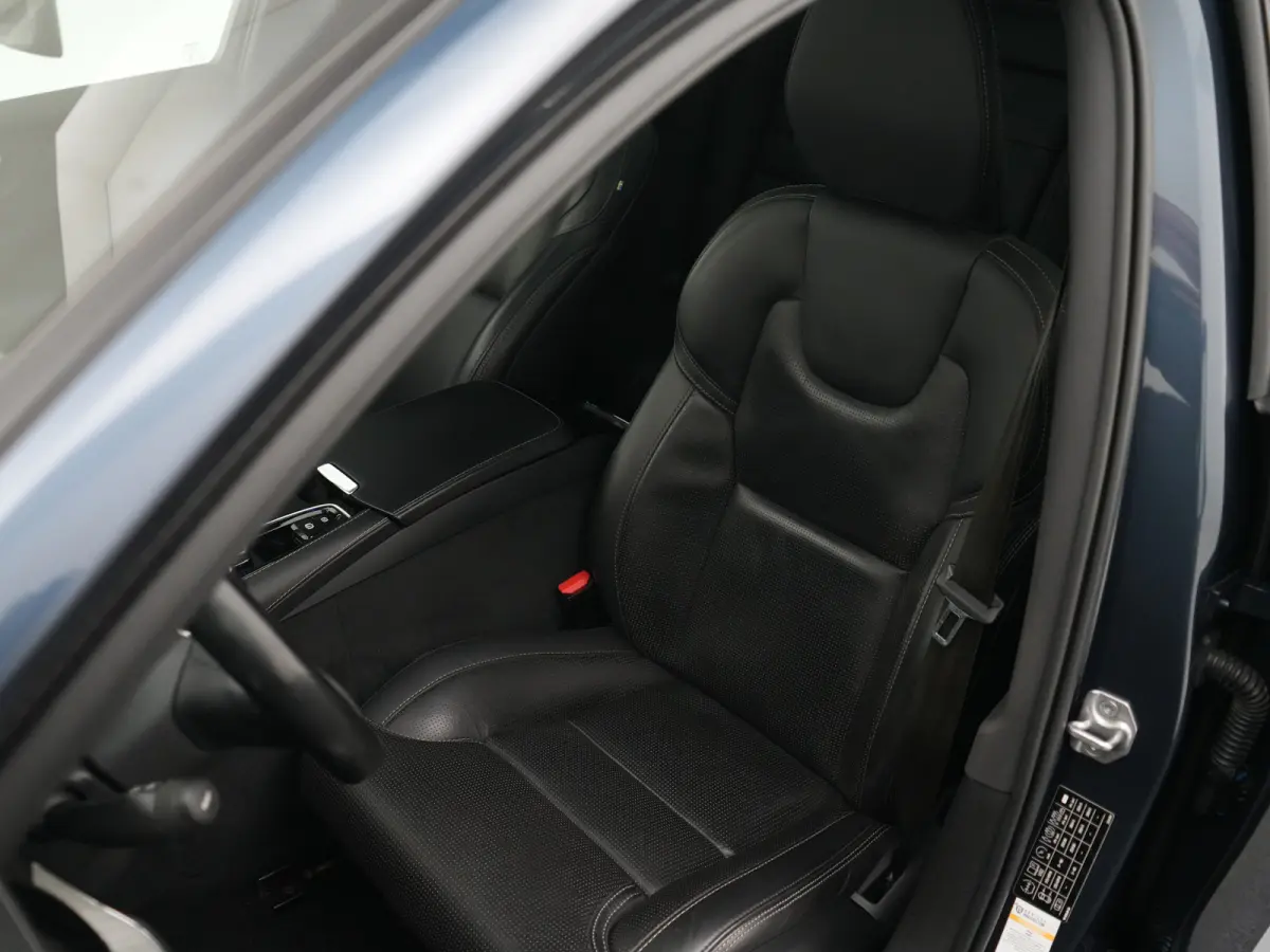T6 Recharge AWD Inscription | Achterbank verwarmd | Achteruitrijcamera | Audio installatie
