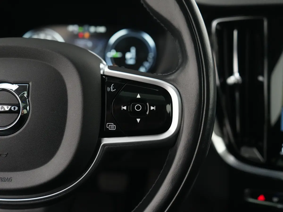 T6 Recharge AWD Inscription | Achterbank verwarmd | Achteruitrijcamera | Audio installatie