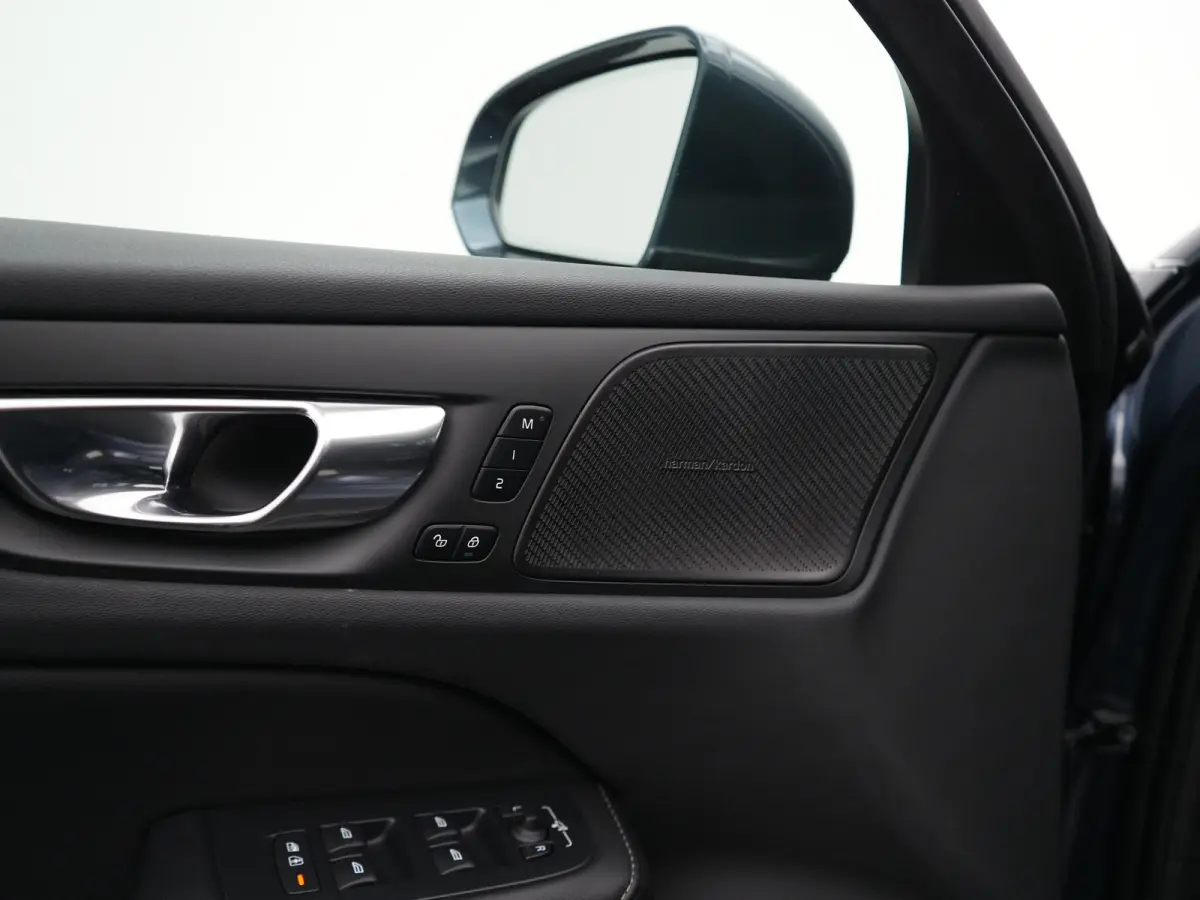 T6 Recharge AWD Inscription | Achterbank verwarmd | Achteruitrijcamera | Audio installatie