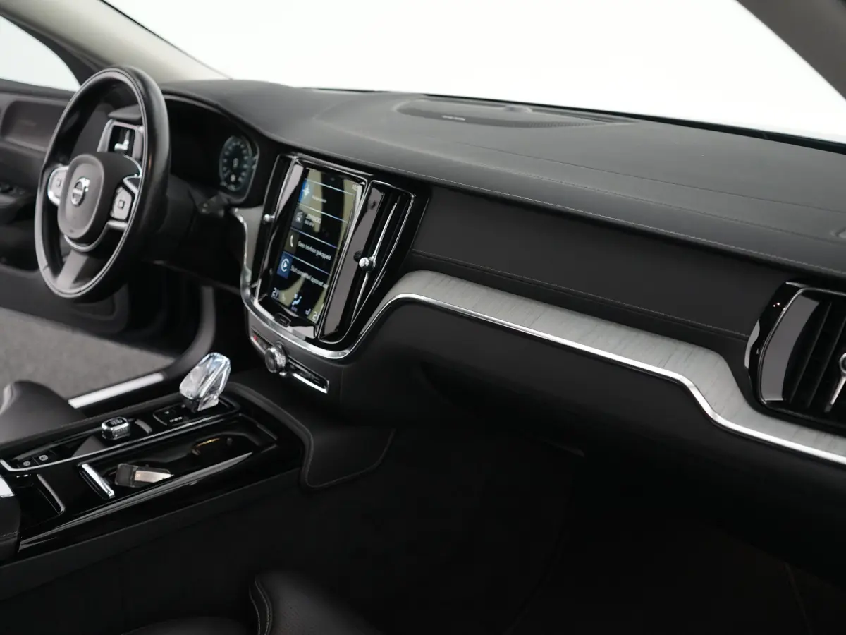 T6 Recharge AWD Inscription | Achterbank verwarmd | Achteruitrijcamera | Audio installatie