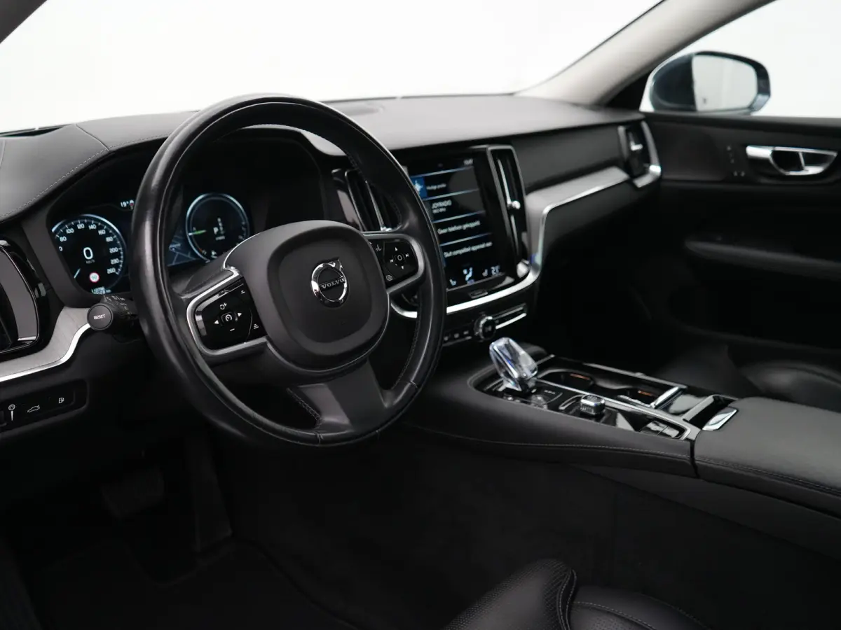 T6 Recharge AWD Inscription | Achterbank verwarmd | Achteruitrijcamera | Audio installatie