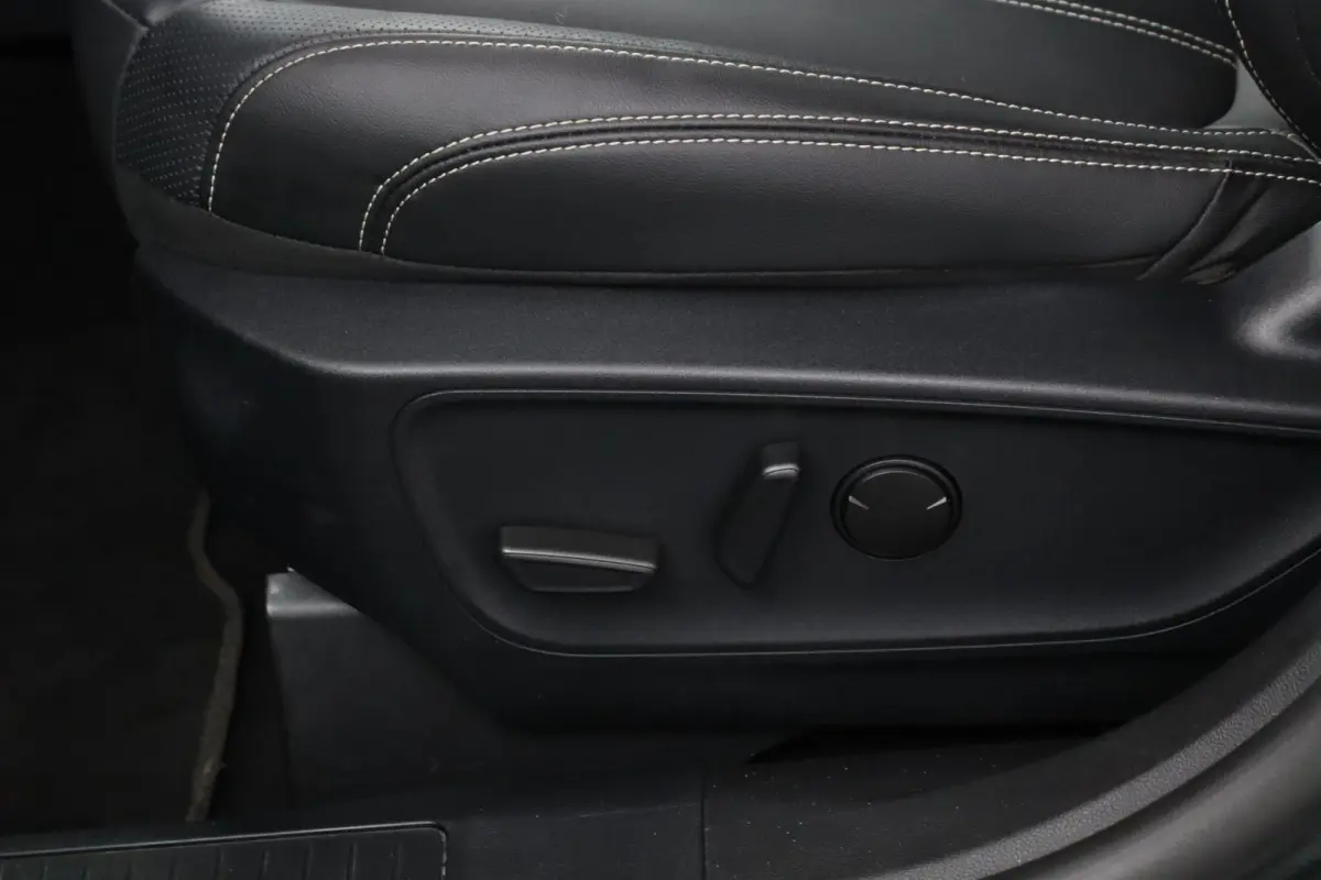 2.5 PHEV Vignale | Trekhaak | Winterpakket | Leder | Elek. Stoelen | CarPlay/Android Auto | LED | Stoelverwarming
