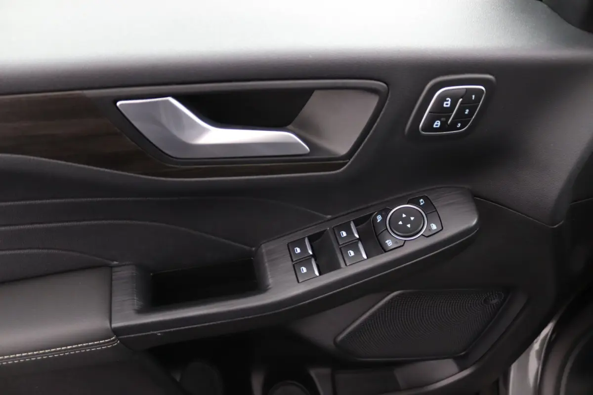 2.5 PHEV Vignale | Trekhaak | Winterpakket | Leder | Elek. Stoelen | CarPlay/Android Auto | LED | Stoelverwarming