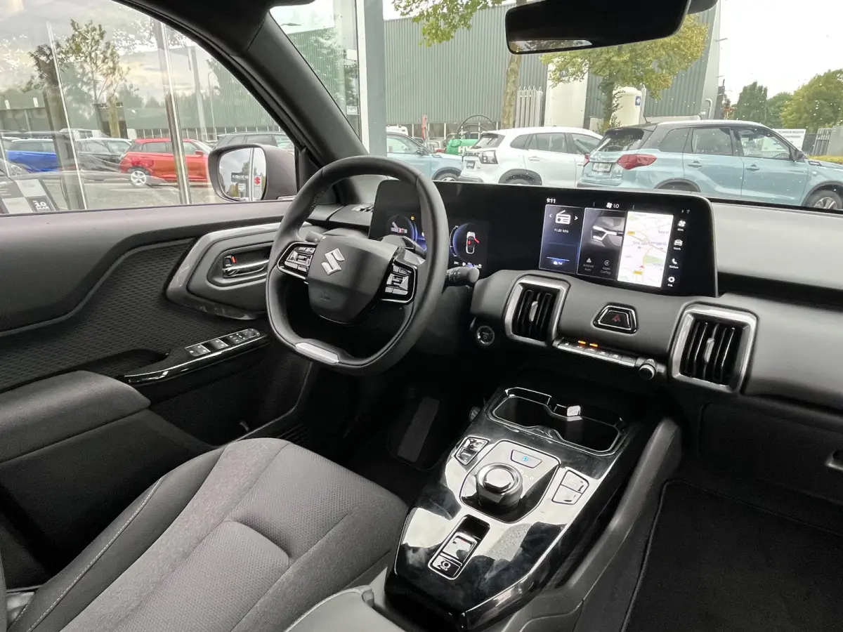 Select 61 kWh | Van €36.294 voor €32.294,- | €4.000 demo-voordeel | Direct uit voorraad leverbaar | Suzuki Safety System Pro | Keyless | Smart Entry & Start |