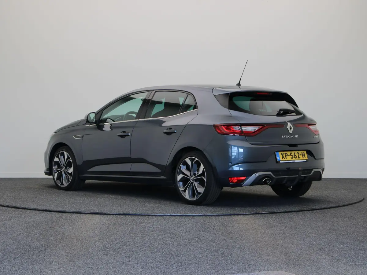 TCe 130pk GT-Line | Trekhaak | Navigatie | Climate control | Led verlichting | PDC voor en achter | Achteruitrijcamera | Ambiance verlichting |