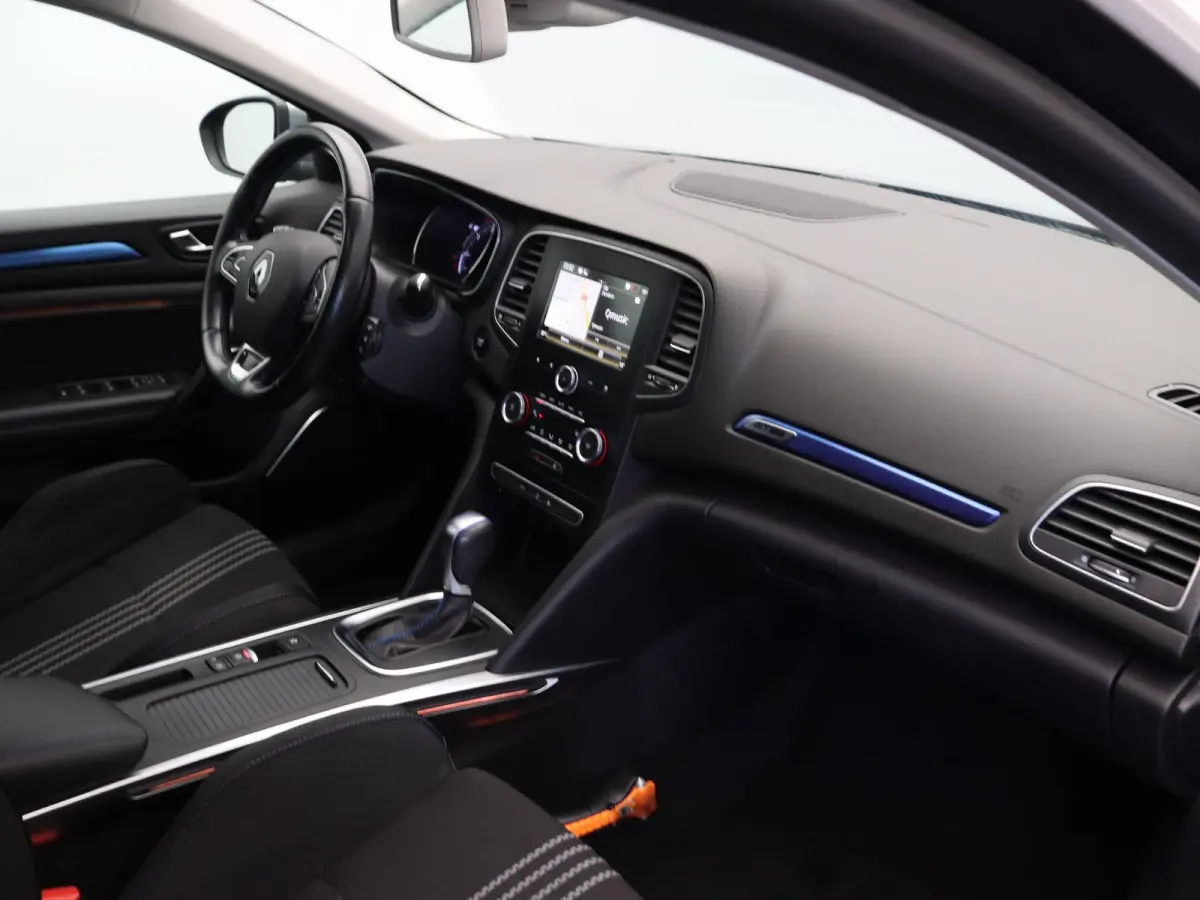 TCe 130pk GT-Line | Trekhaak | Navigatie | Climate control | Led verlichting | PDC voor en achter | Achteruitrijcamera | Ambiance verlichting |