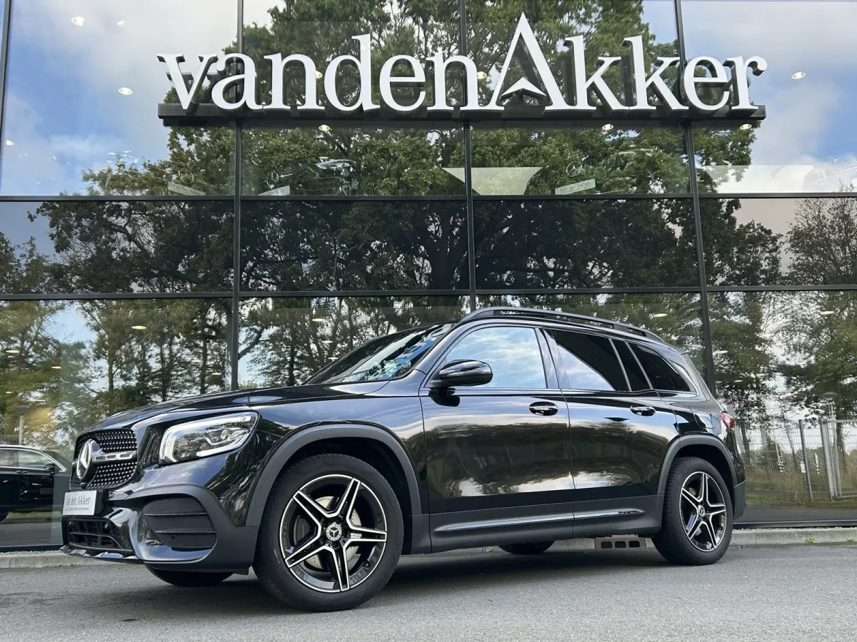 180 AMG 7-pers. // Trekhaak // Panoramadak // Memory // Keyless // Carplay // MultiBeam LED // Nightpakket // Sfeerverlichting