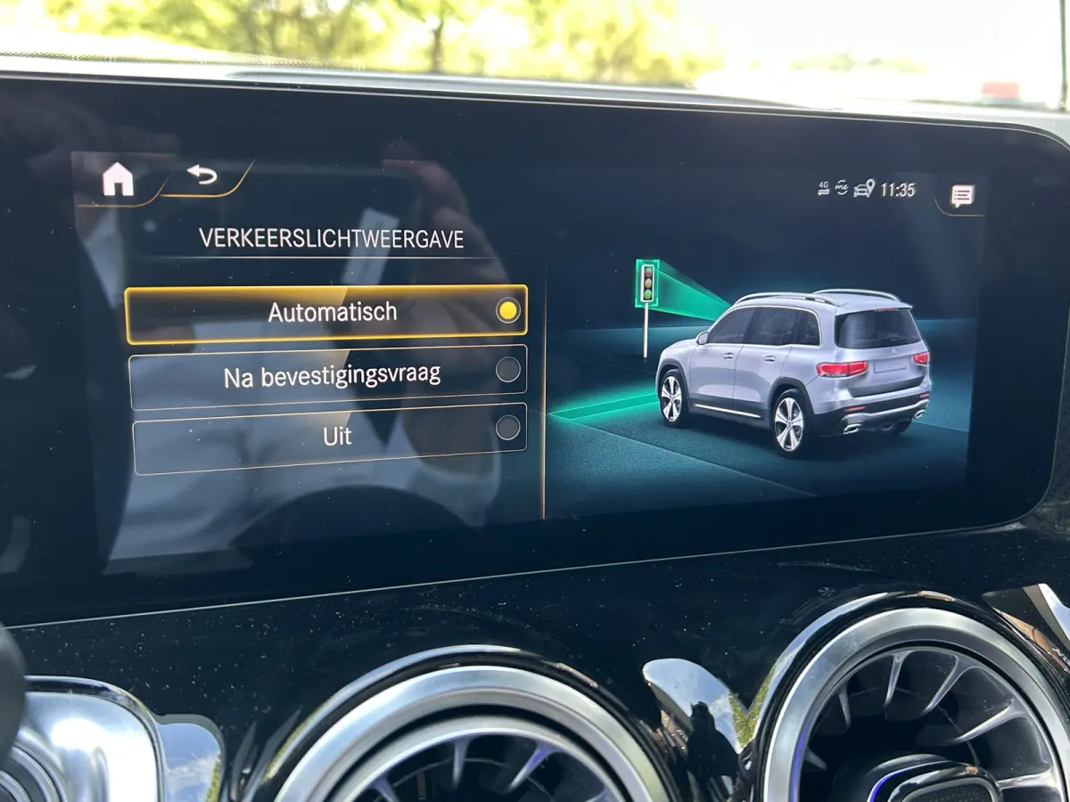 180 AMG 7-pers. // Trekhaak // Panoramadak // Memory // Keyless // Carplay // MultiBeam LED // Nightpakket // Sfeerverlichting