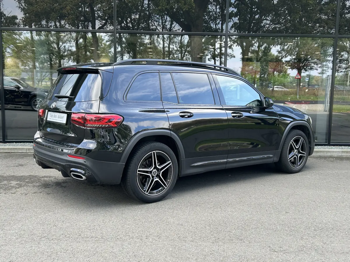 180 AMG 7-pers. // Trekhaak // Panoramadak // Memory // Keyless // Carplay // MultiBeam LED // Nightpakket // Sfeerverlichting