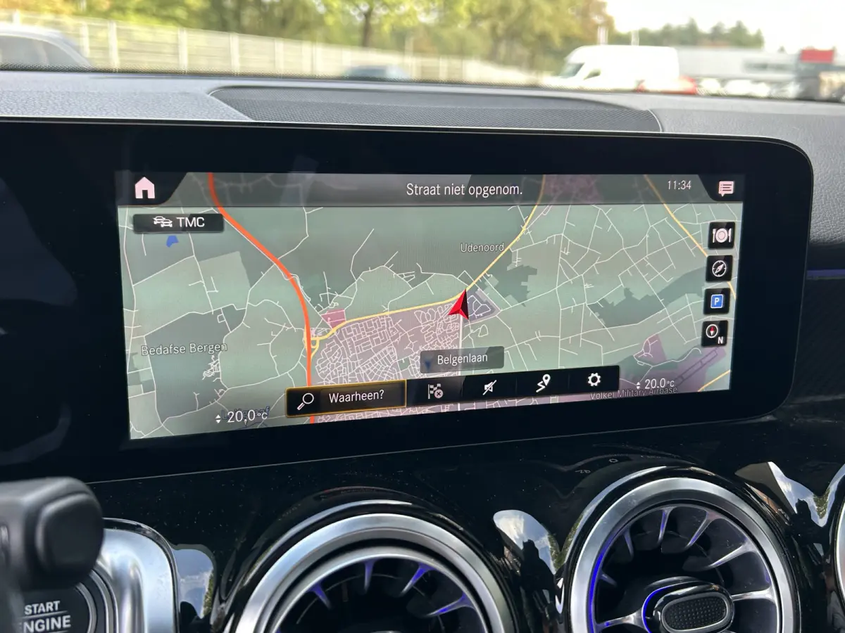 180 AMG 7-pers. // Trekhaak // Panoramadak // Memory // Keyless // Carplay // MultiBeam LED // Nightpakket // Sfeerverlichting