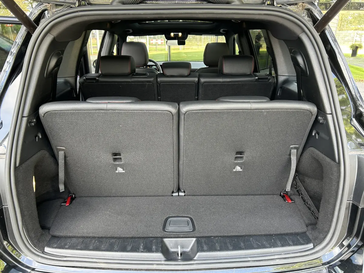 180 AMG 7-pers. // Trekhaak // Panoramadak // Memory // Keyless // Carplay // MultiBeam LED // Nightpakket // Sfeerverlichting