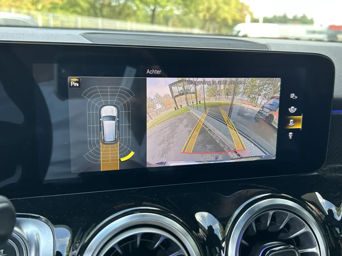180 AMG 7-pers. // Trekhaak // Panoramadak // Memory // Keyless // Carplay // MultiBeam LED // Nightpakket // Sfeerverlichting
