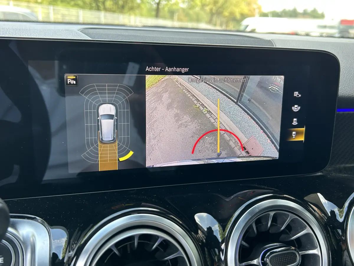 180 AMG 7-pers. // Trekhaak // Panoramadak // Memory // Keyless // Carplay // MultiBeam LED // Nightpakket // Sfeerverlichting