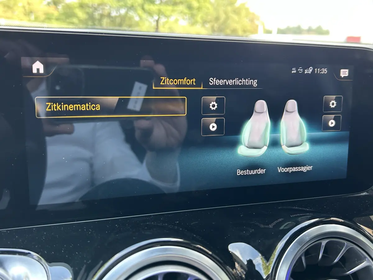 180 AMG 7-pers. // Trekhaak // Panoramadak // Memory // Keyless // Carplay // MultiBeam LED // Nightpakket // Sfeerverlichting