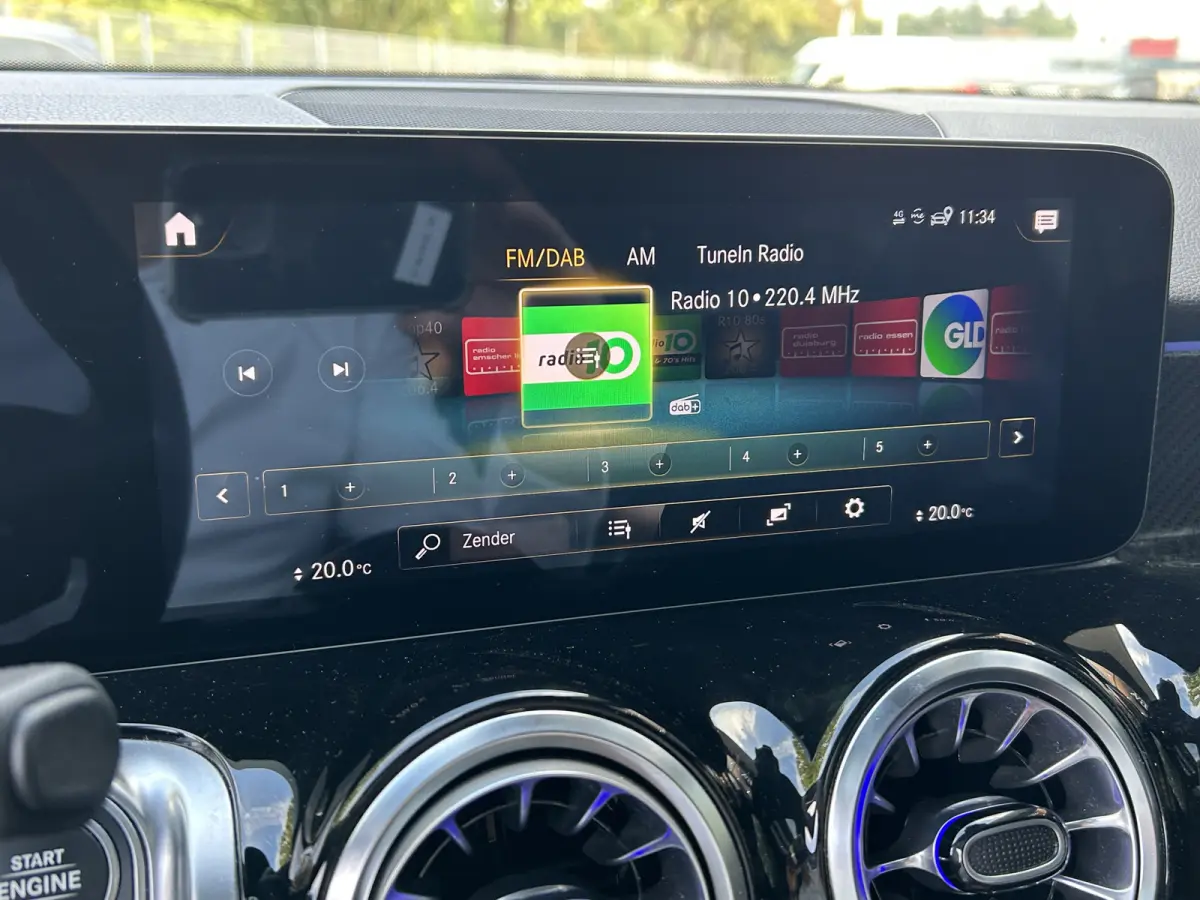 180 AMG 7-pers. // Trekhaak // Panoramadak // Memory // Keyless // Carplay // MultiBeam LED // Nightpakket // Sfeerverlichting