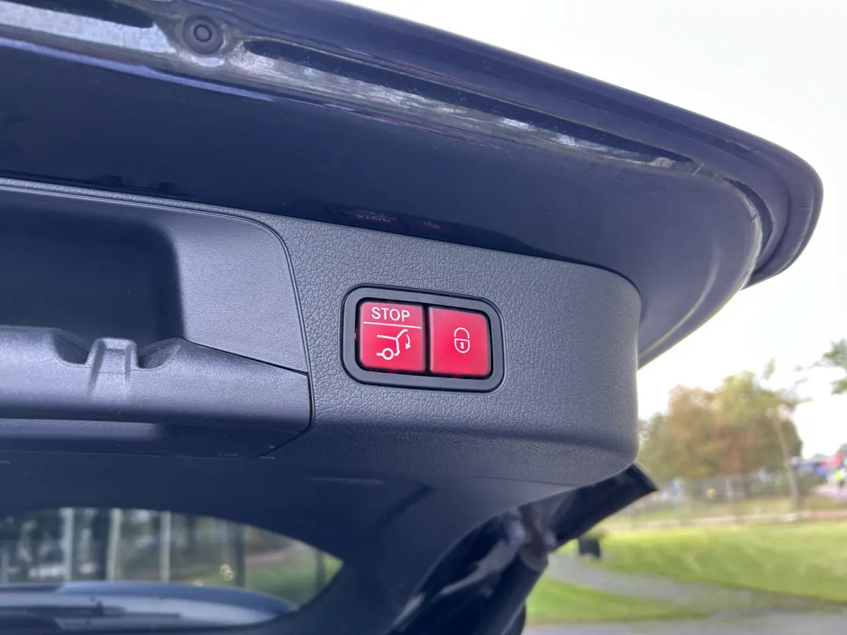 180 AMG 7-pers. // Trekhaak // Panoramadak // Memory // Keyless // Carplay // MultiBeam LED // Nightpakket // Sfeerverlichting