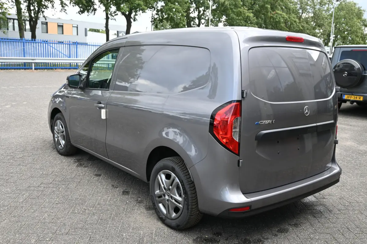 112 Pro L1 51 kWh Snellader AC 22kW/DC 75kW, All Season banden, Etc.
