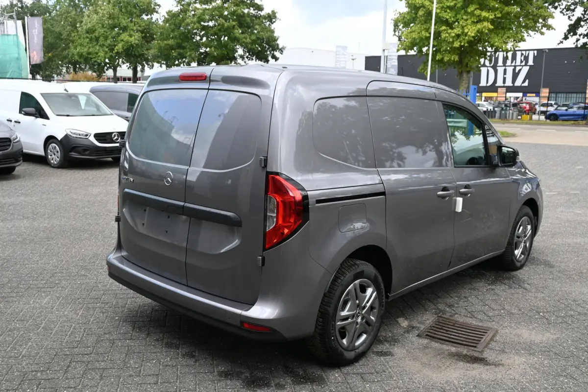 112 Pro L1 51 kWh Snellader AC 22kW/DC 75kW, All Season banden, Etc.