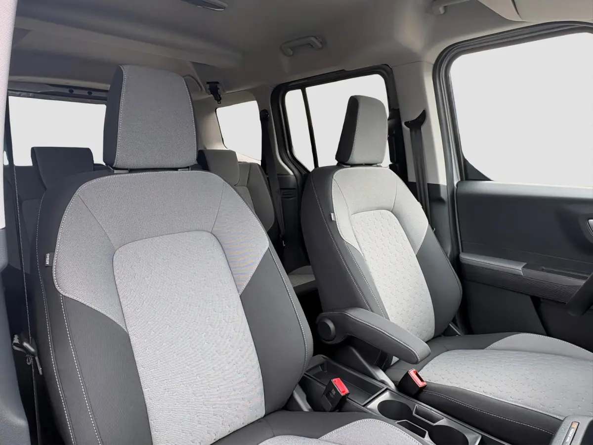 BEV Titanium | €7.535,- korting !! | Driver Assistance Pack incl. navigatie | Trekhaak | | Achterlichten LED | BLIS met Cross Traffic Alert  | Beglazing achter verduisterd (Privacy Glass)