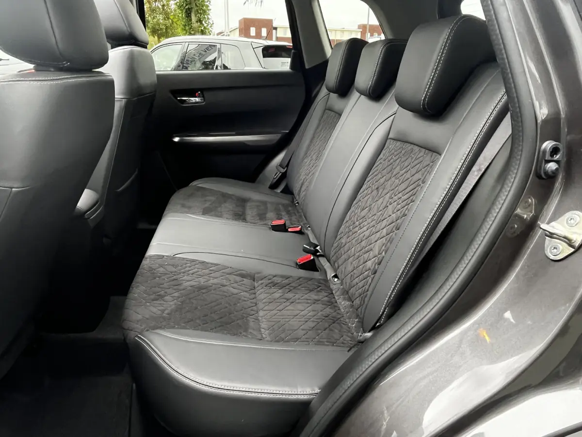 1.4 Boosterjet Smart Hybrid Style Automaat | €2.000,- voordeel | Meerdere kleuren leverbaar | Pano | Adapt. Cruise | Camera | Dodehoek | Rijstrook | Stoelverwarming | etc. etc.
