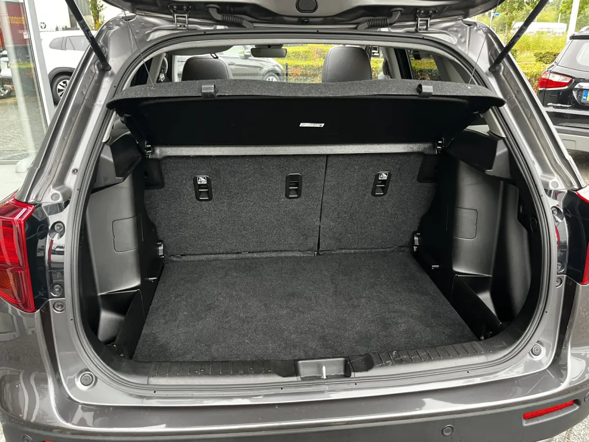 1.4 Boosterjet Smart Hybrid Style Automaat | €2.000,- voordeel | Meerdere kleuren leverbaar | Pano | Adapt. Cruise | Camera | Dodehoek | Rijstrook | Stoelverwarming | etc. etc.
