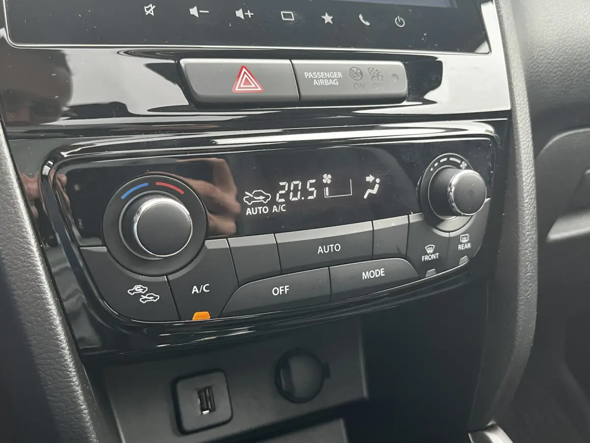 1.4 Boosterjet Smart Hybrid Style Automaat | €2.000,- voordeel | Meerdere kleuren leverbaar | Pano | Adapt. Cruise | Camera | Dodehoek | Rijstrook | Stoelverwarming | etc. etc.