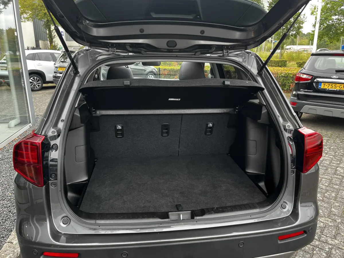 1.4 Boosterjet Smart Hybrid Style Automaat | €2.000,- voordeel | Meerdere kleuren leverbaar | Pano | Adapt. Cruise | Camera | Dodehoek | Rijstrook | Stoelverwarming | etc. etc.