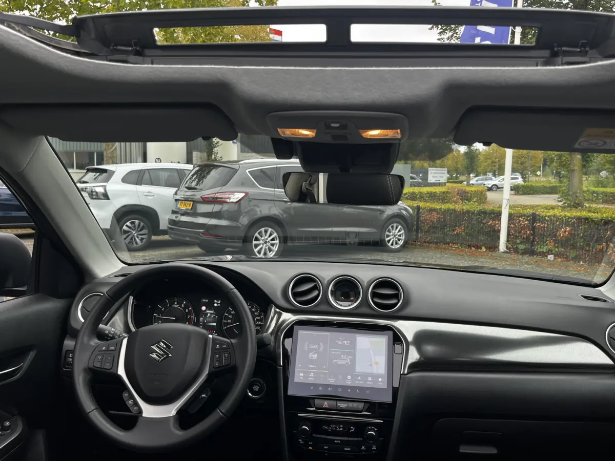 1.4 Boosterjet Smart Hybrid Style Automaat | €2.000,- voordeel | Meerdere kleuren leverbaar | Pano | Adapt. Cruise | Camera | Dodehoek | Rijstrook | Stoelverwarming | etc. etc.
